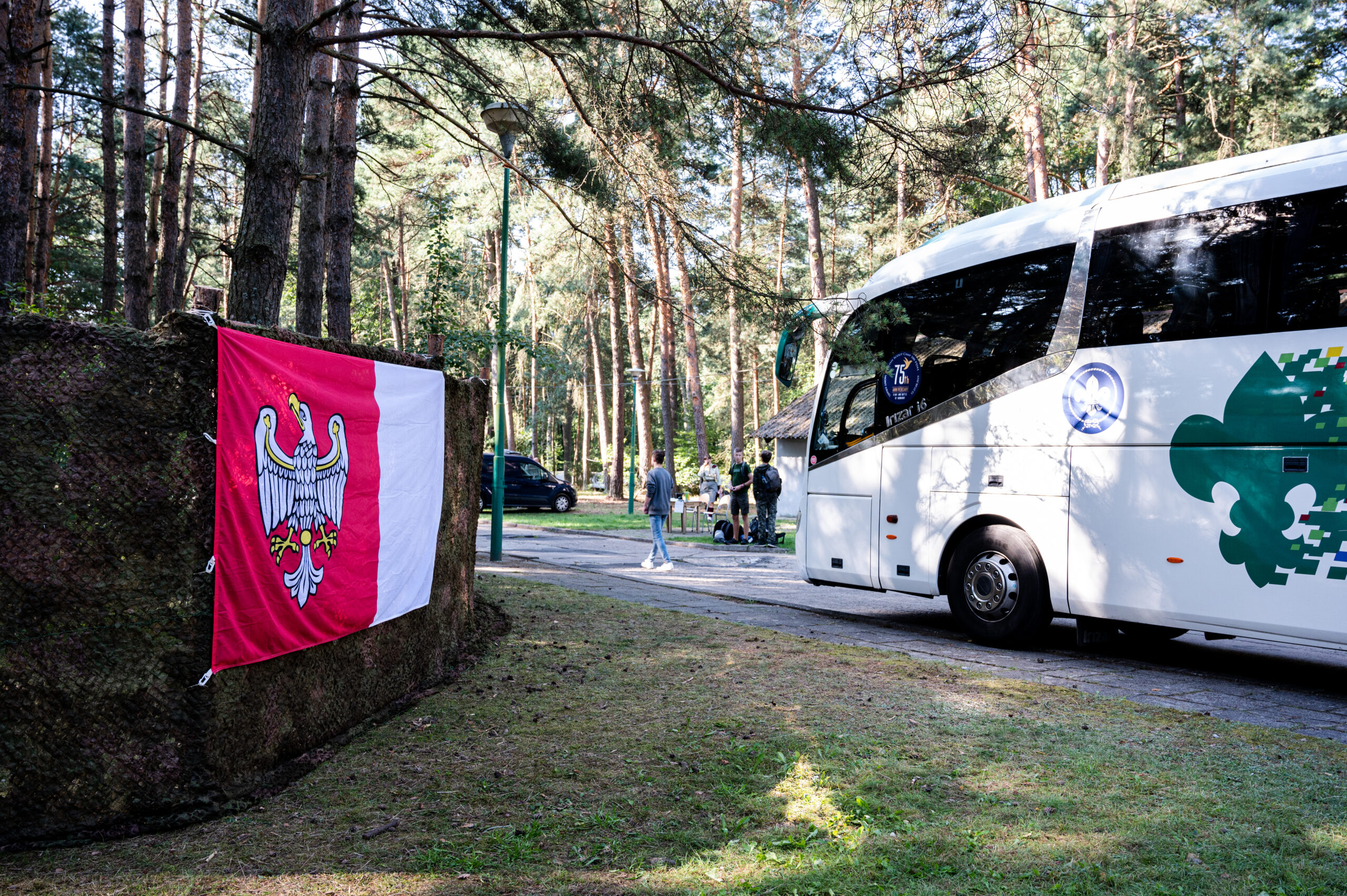 Autokar firmowy w trasie – bezpieczne przewozy autokarowe krajowe i zagraniczne