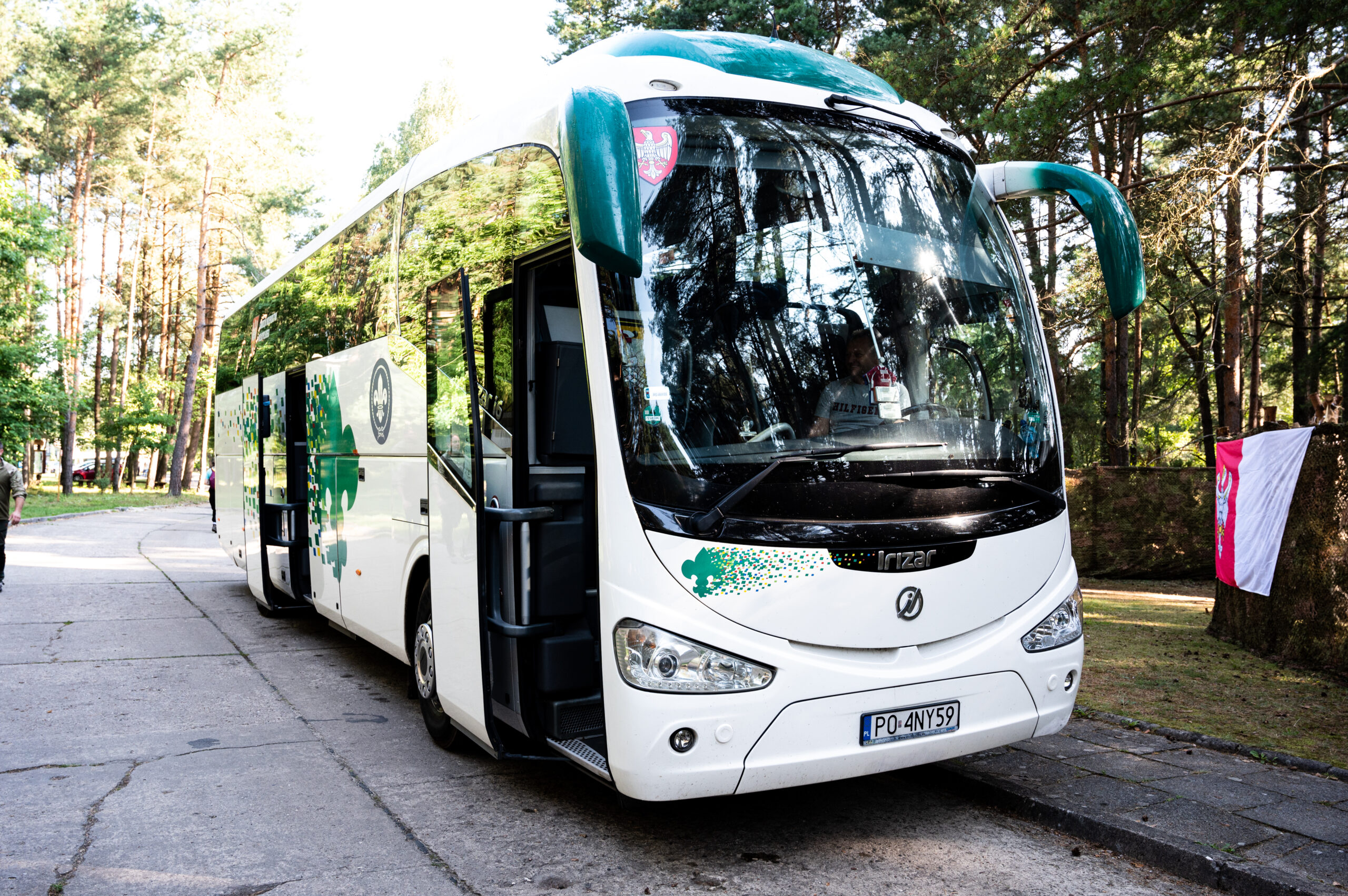 Nowoczesny autokar gotowy do wynajęcia – wynajem autokarów dla grup zorganizowanych